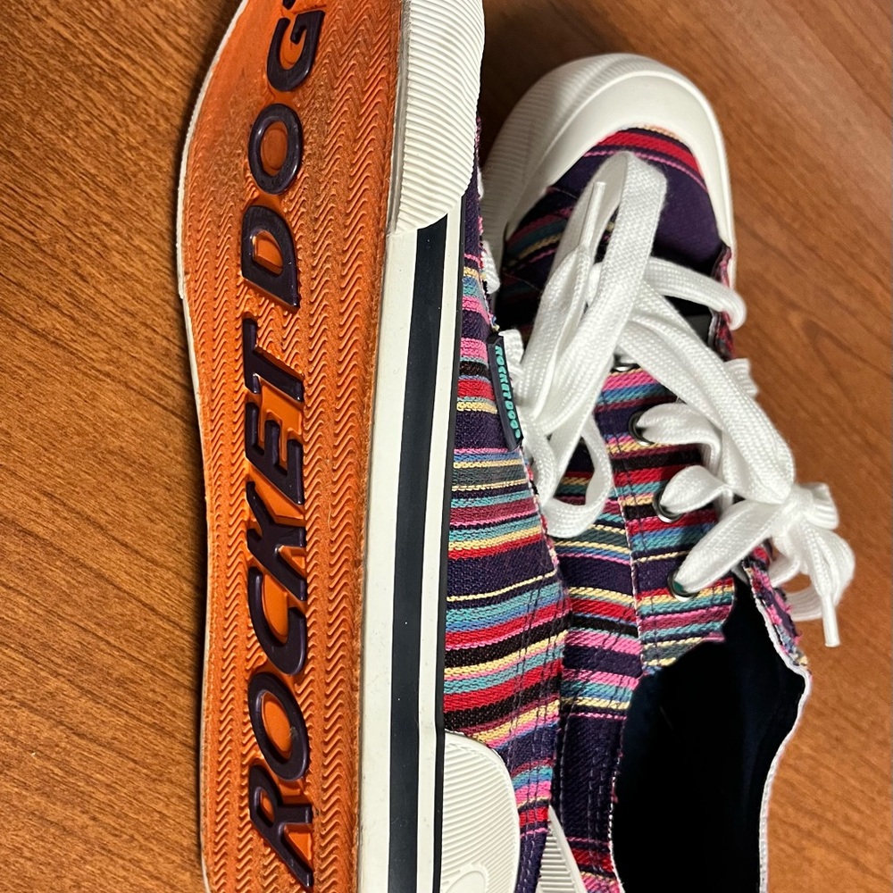 Like New (worn for 1 hour) Rocket Dog Striped Sneaker size 9.5 - Picture 3 of 3